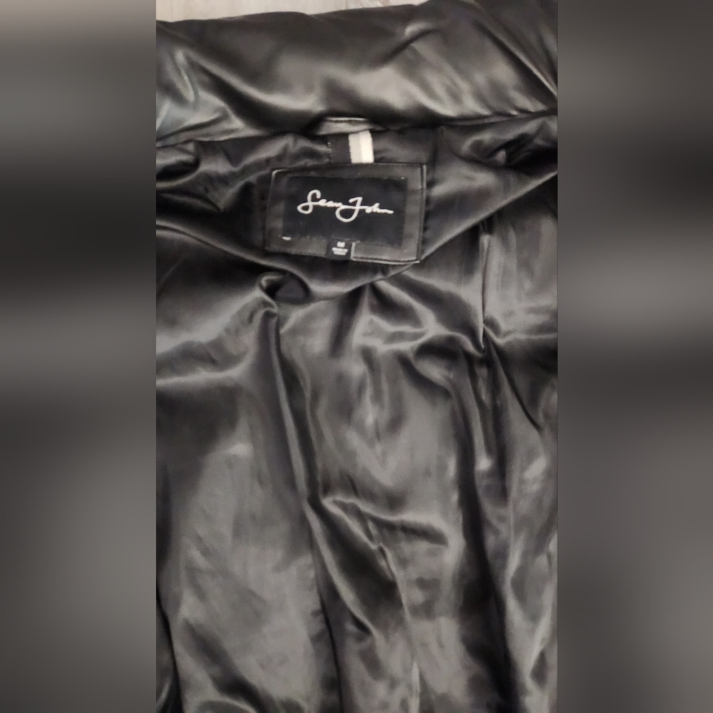 Sean John Men's Sleek Black Puffer Jacket - Picture 3 of 10